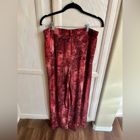 🌺 WHBM Python Print Wide Leg Pull On Pants - Picture 2 of 6